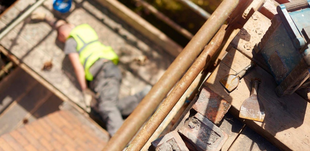 Bei dem Arbeitsunfall wurden zwei Männer schwer verletzt.