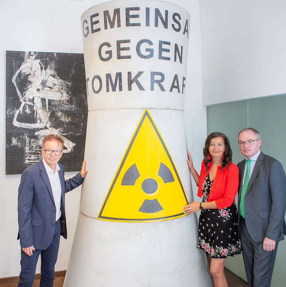Schulterschluss gegen Ausbau des AKW-Dukovany: OÖ-Landesrat Rudi Anschober, Wiens Umweltstadfträtin Ulli SIma und NÖ-LH-Stellvertreter Stephan Pernkopf (v.l.n.r.) (c) PID/Christian Houdek