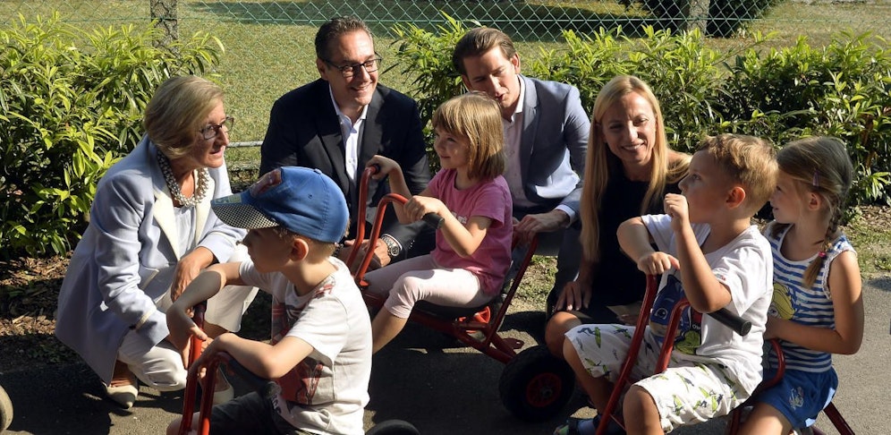 NÖ-Landeshauptfrau Mikl-Leitner, Vizekanzler  Strache (FPÖ), Bundeskanzler Kurz (ÖVP) und Familienministerin Bogner-Strauß (ÖVP) präsentierten "Aktuelles zur Kinderbetreuung".