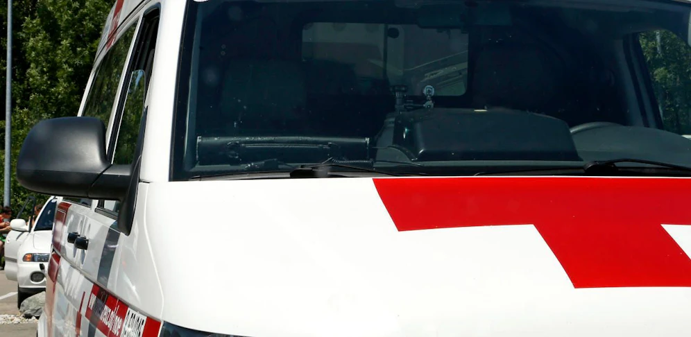 Die Frau musste im Spital behandelt werden.