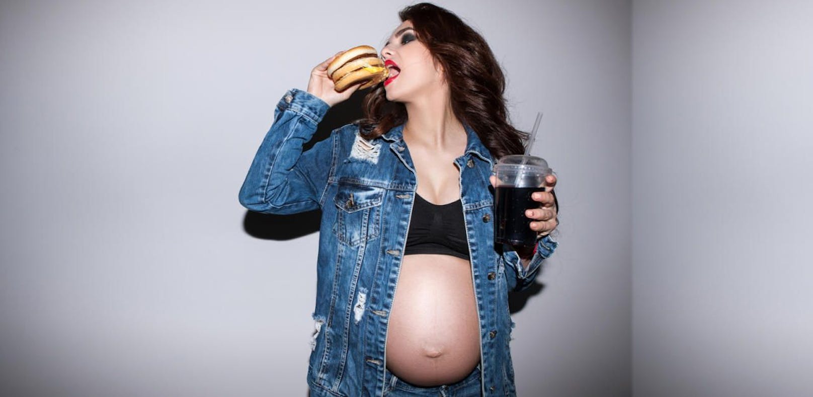 Wenn Sie zu viel Fast Food essen, kommt es vielleicht erst gar nicht dazu: Schwanger werden wird dann nämlich schwieriger.