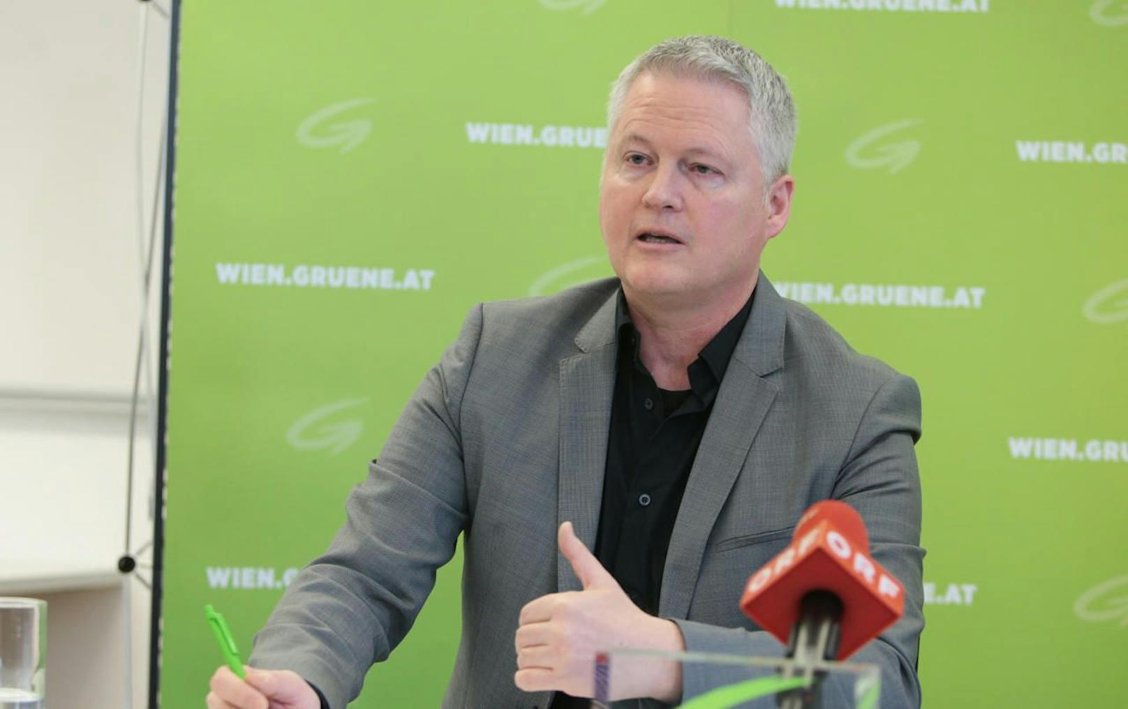 Grünen-Klubobmann David Ellensohn will die Wiener Volkshochschulen nun vom Stadtrechnungshof prüfen lassen.&nbsp;