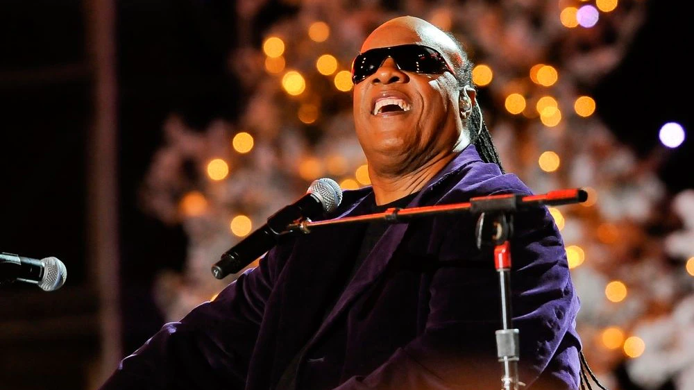 Heute.at - Mit 76! Stevie Wonder überrascht Fans mit Welttournee