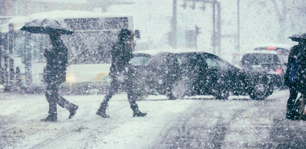Das Wetter wird in den nächsten Tagen sehr stürmisch. Der Schnee wie auf diesem Bild dürfte aber fehlen. Erst am Heiligen Abend selbst gibt es eine kleine Chance auf ein Comeback des Winters.