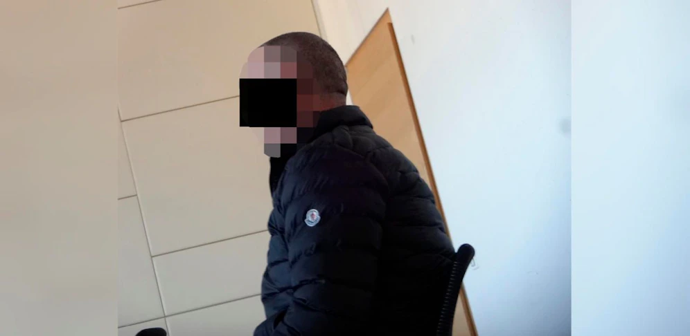 Der Angeklagte vor Gericht in Korneuburg.