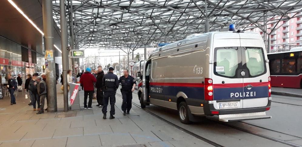 Die Polizei nahm die Tatverdächtigen fest.