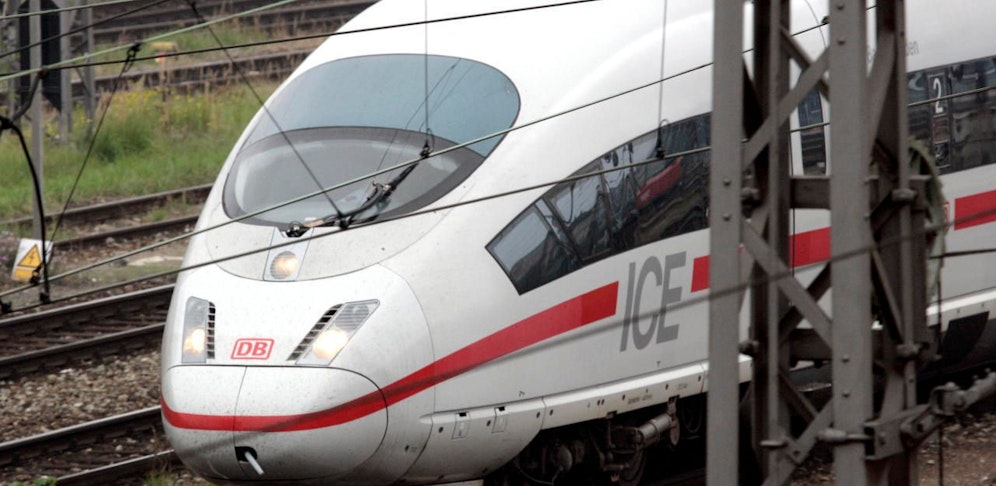 Der Zug erfasste den Vierjährigen, für den jede Hilfe zu spät kam. 