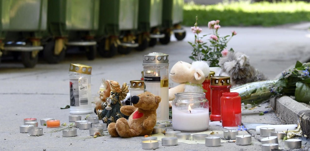 Kerzenmeer nach dem Tod der kleinen Hadishat. Ihr Killer leidet an Schizophrenie, wurde als hochgradig geistig abnorm eingestuft. (Symbolbild)
