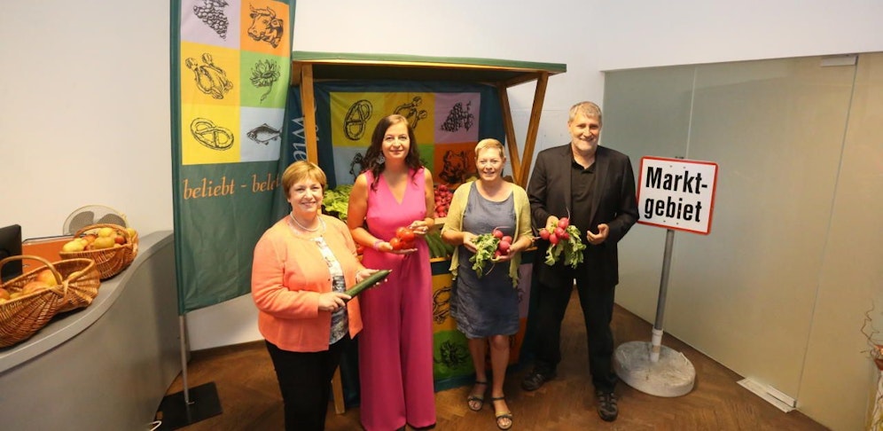 Die Meidlinger Bezirkschefin Gabriele Votava (SPÖ), Märkte-Stadträtin Ulli Sima (SPÖ), die Leopoldstädter Bezirkschefin Uschi Lichtenegger (Grüne) und der grüne Märkte-Sprecher Rüdiger Maresch