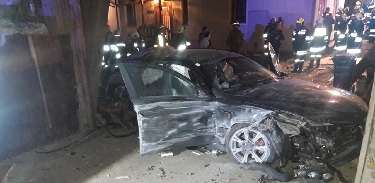 Heute.at - Lenker (37) kracht bei Unfall in Bauernhaus