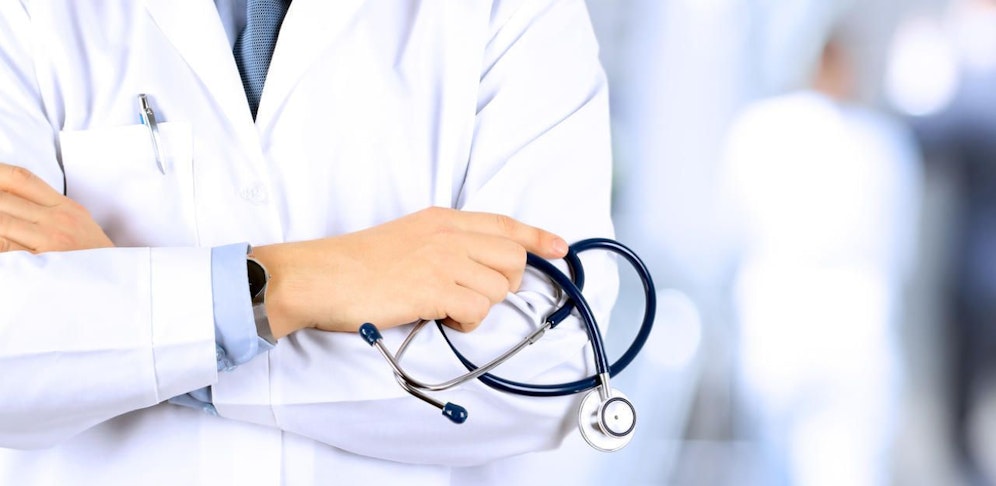 In Oberösterreich ist eine Debatte entbrannt, wie man die freien Hausarztpraxen besetzen könnte.