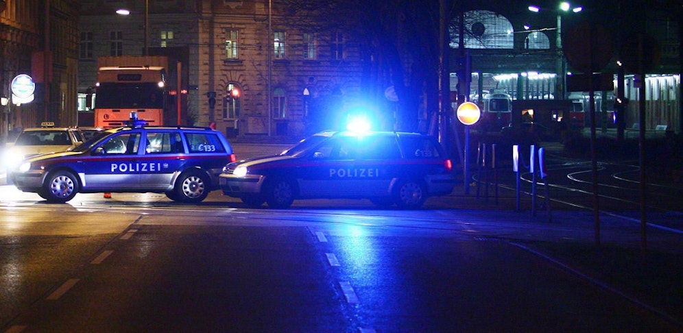 (Symbolbild) Mehrere Streifenwagen und sogar die WEGA rückte an.