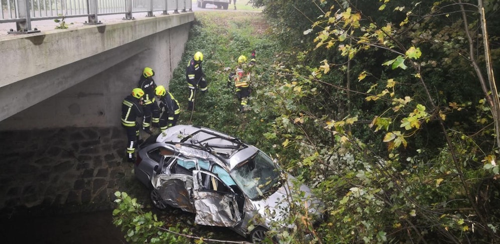 Das Auto wurde völlig demoliert.