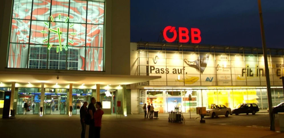 Krawall vor dem Grazer Hauptbahnhof.