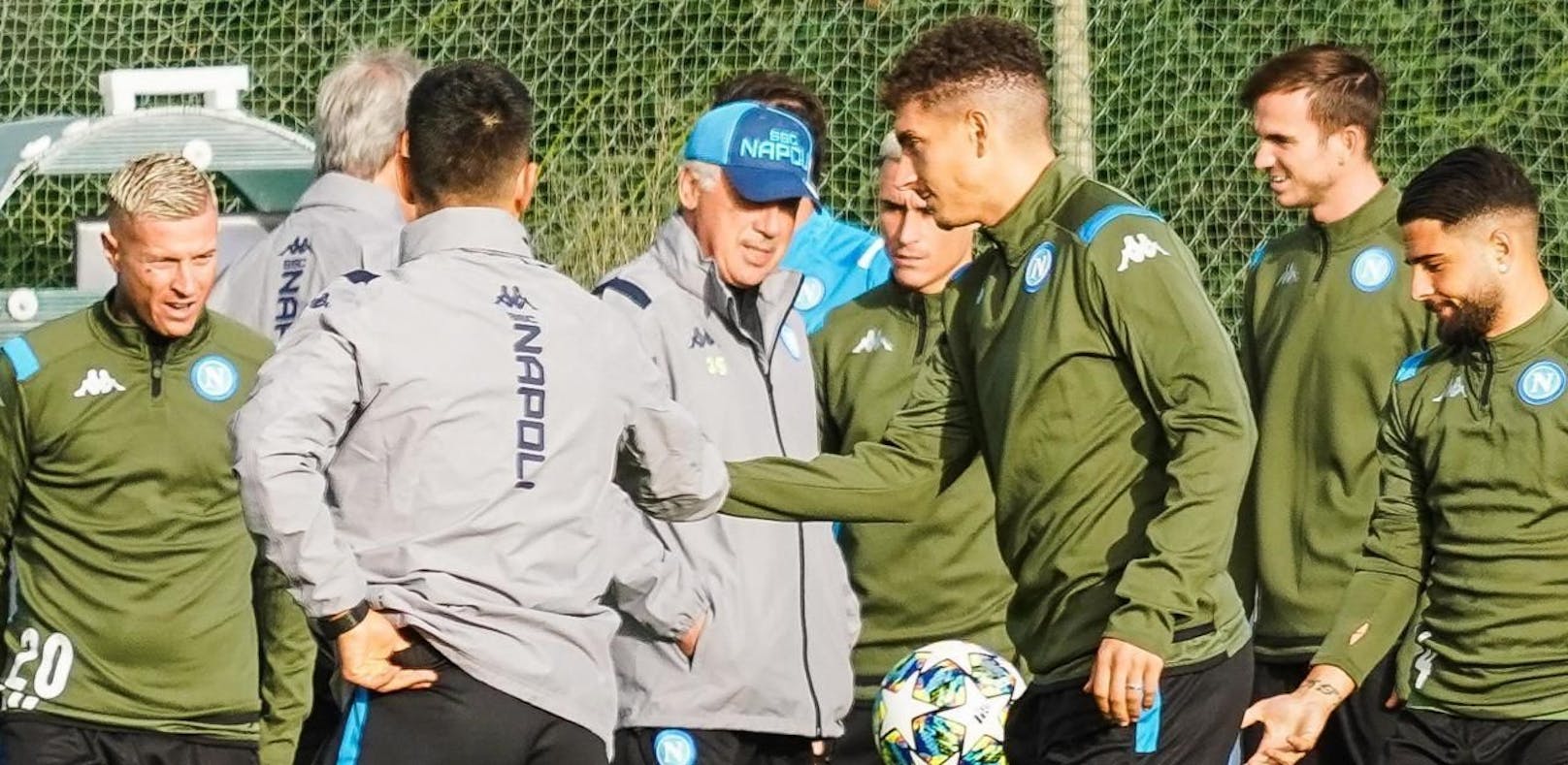 Jetzt kaserniert Trainer Ancelotti die Napoli-Stars