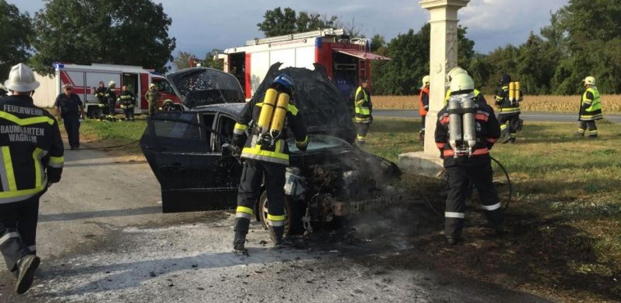 Heute.at - Großweikersdorf: Pkw fing während der Fahrt Feuer