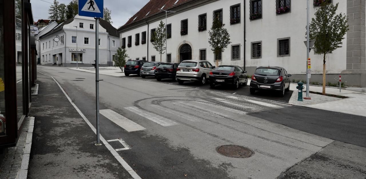 Heute.at - Beschwerden sorgen für kuriose Bodenmarkierung