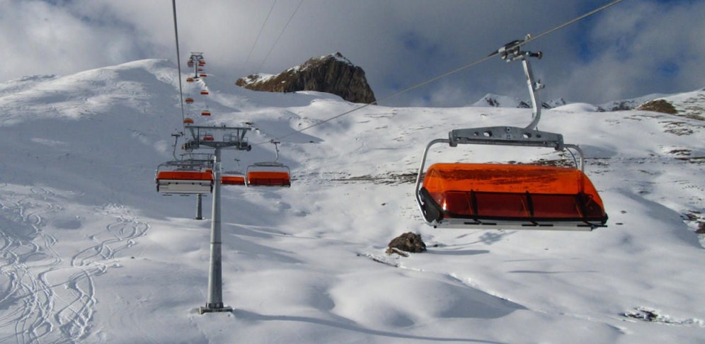 Ein Sessellift im Skigebiet Silvretta-Arena in Ischgl (Tirol) und Samnaun (Schweiz).
