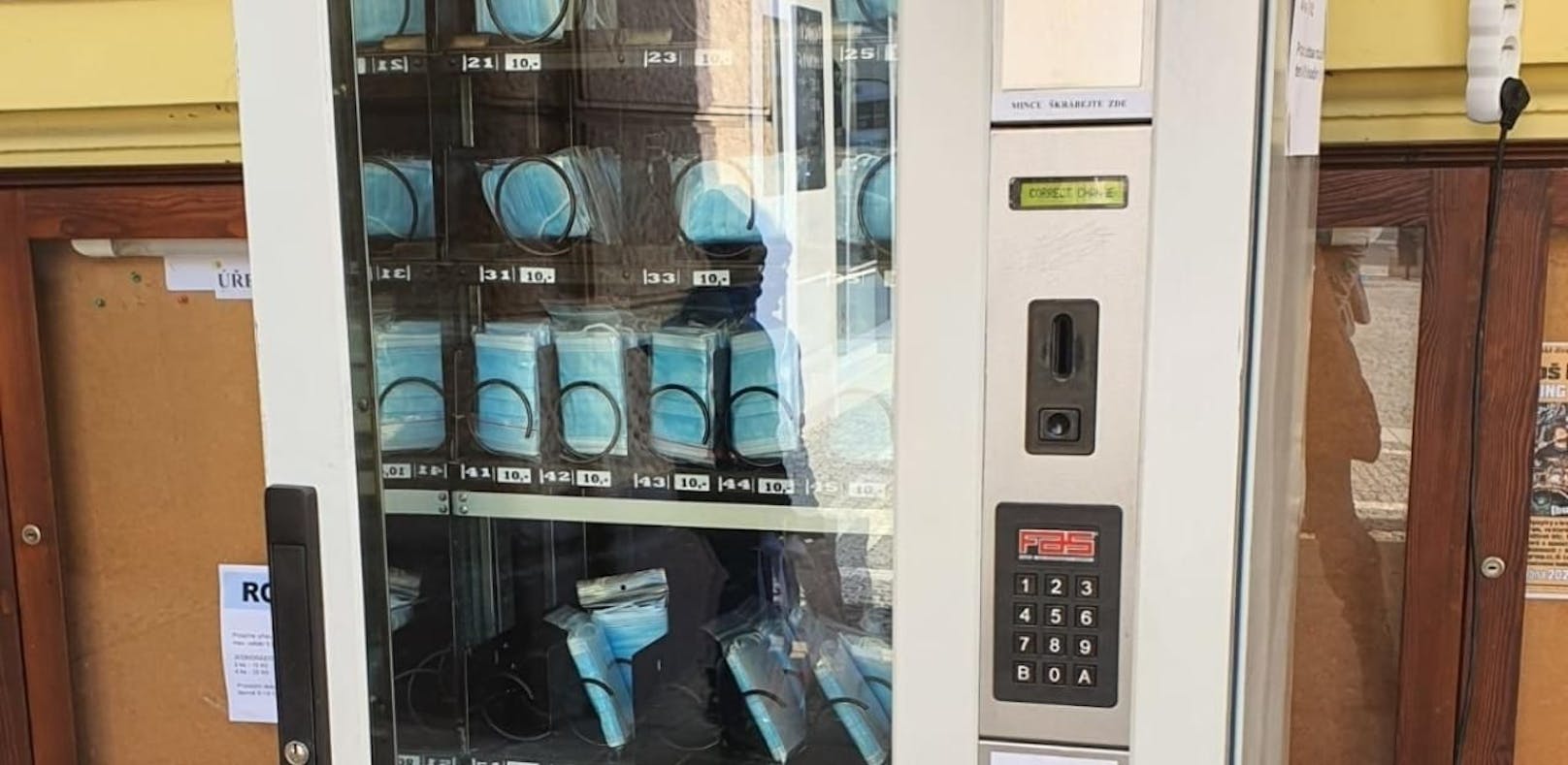 Leserreporter: In der tschechischen Republik soll es Masken in Automaten geben.