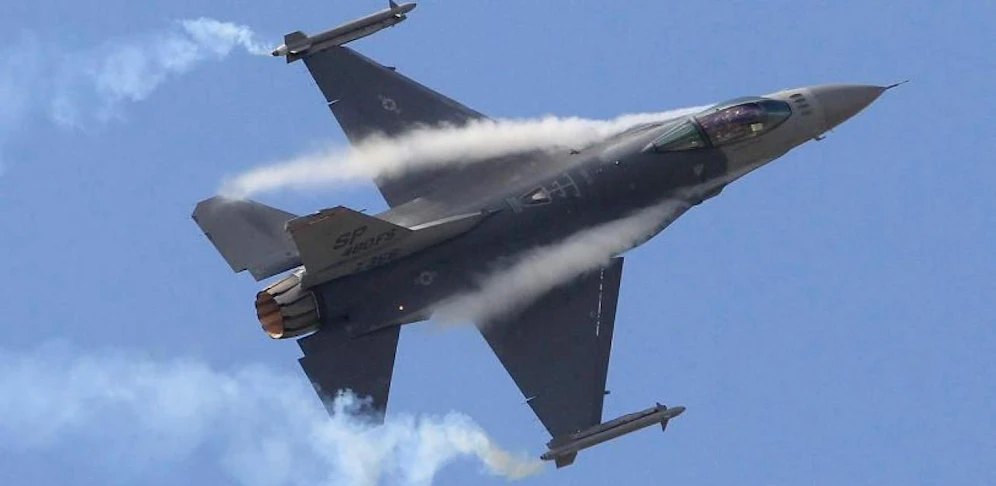 Der Pilot konnte sich retten (Symbolbild).