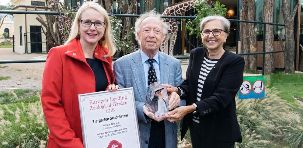 Bundesministerin Margarete Schramböck, Zooexperte Anthony Sheridan, Tiergartendirektorin Dagmar Schratter