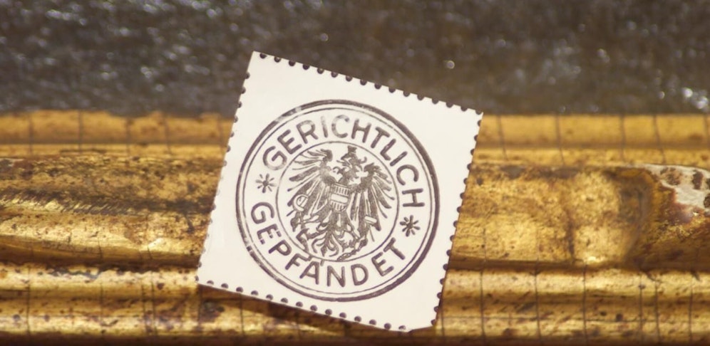 Die Frau wollte das Auto eines Mannes in Eferding pfänden, da bedrohte er sie mit dem Tod.