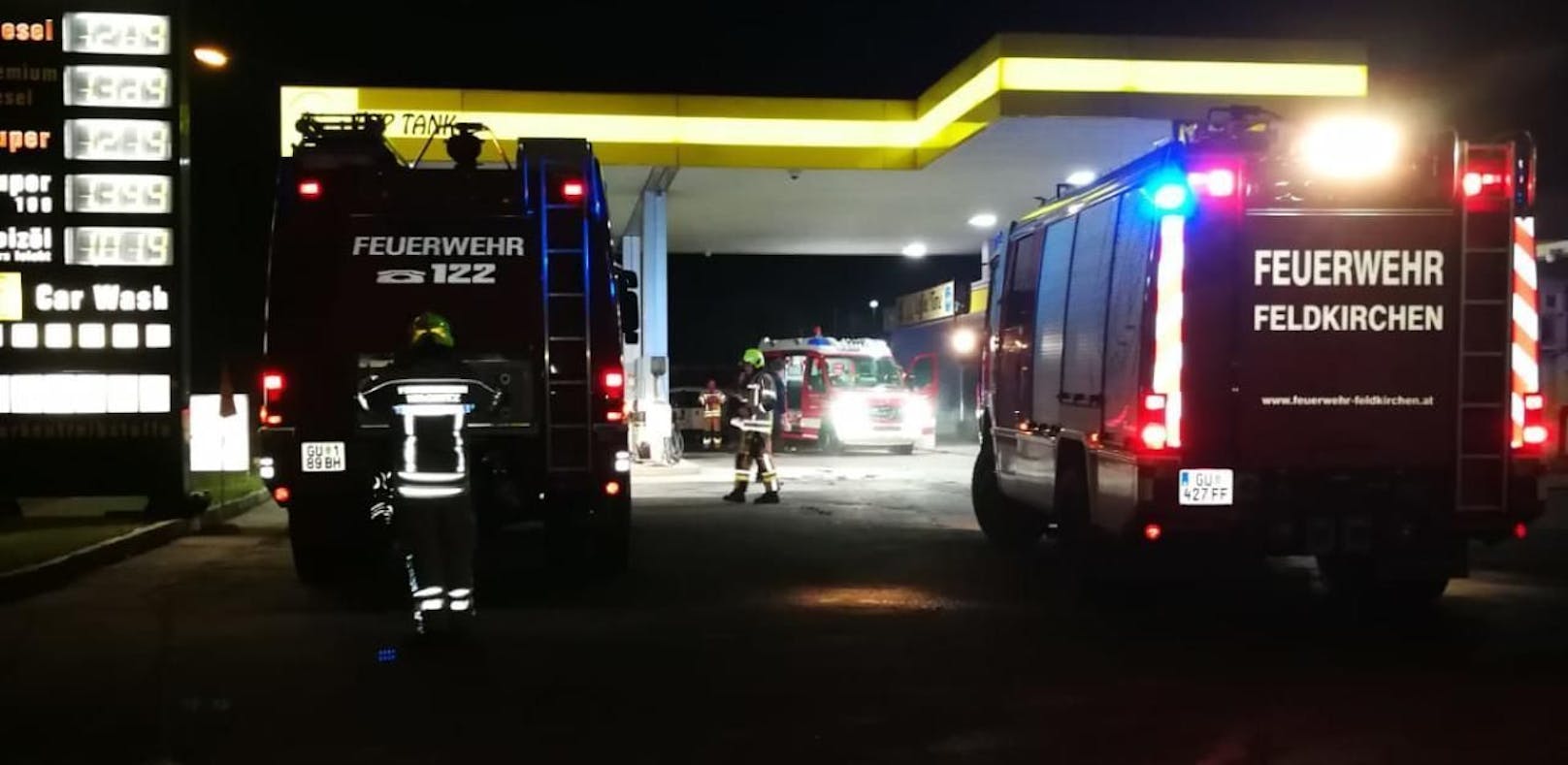 Nur einen Tag nach dem Kauf brannte ein Auto an der Tankstelle. Bild: Freiwillige Feuerwehr Feldkirchen bei Graz