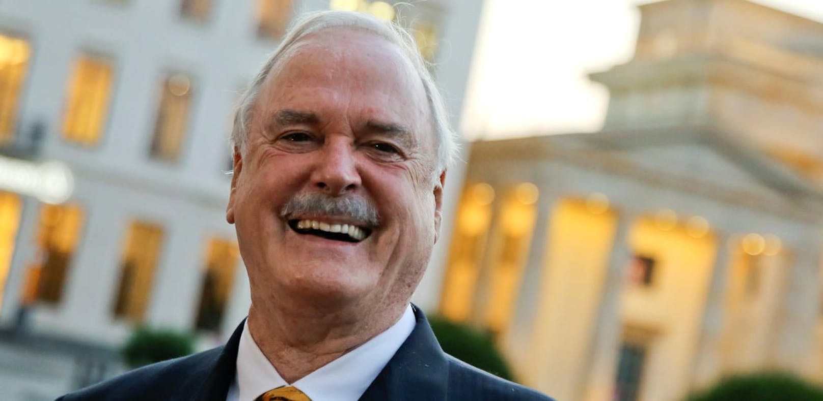 John Cleese kehrt nach 40 Jahren zur BBC zurück