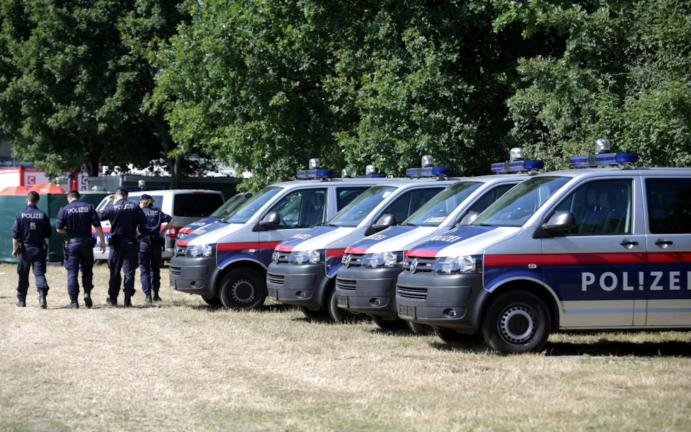 Die Polizei wird nicht nur zu Fuß, sondern auch per Heli und mit Booten unterwegs sein.