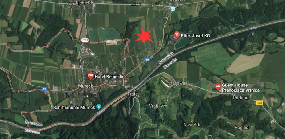 An einem unbeschrankten Bahnübergang bei Mureck krachte ein Triebwagen in einen Pkw.