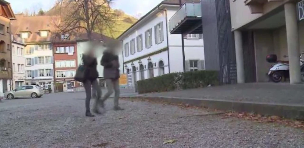 Der 26-jährige Lehrer stand vor dem Bezirksgericht Lenzburg, weil er ein Mädchen zu Sadomaso gezwungen hatte.