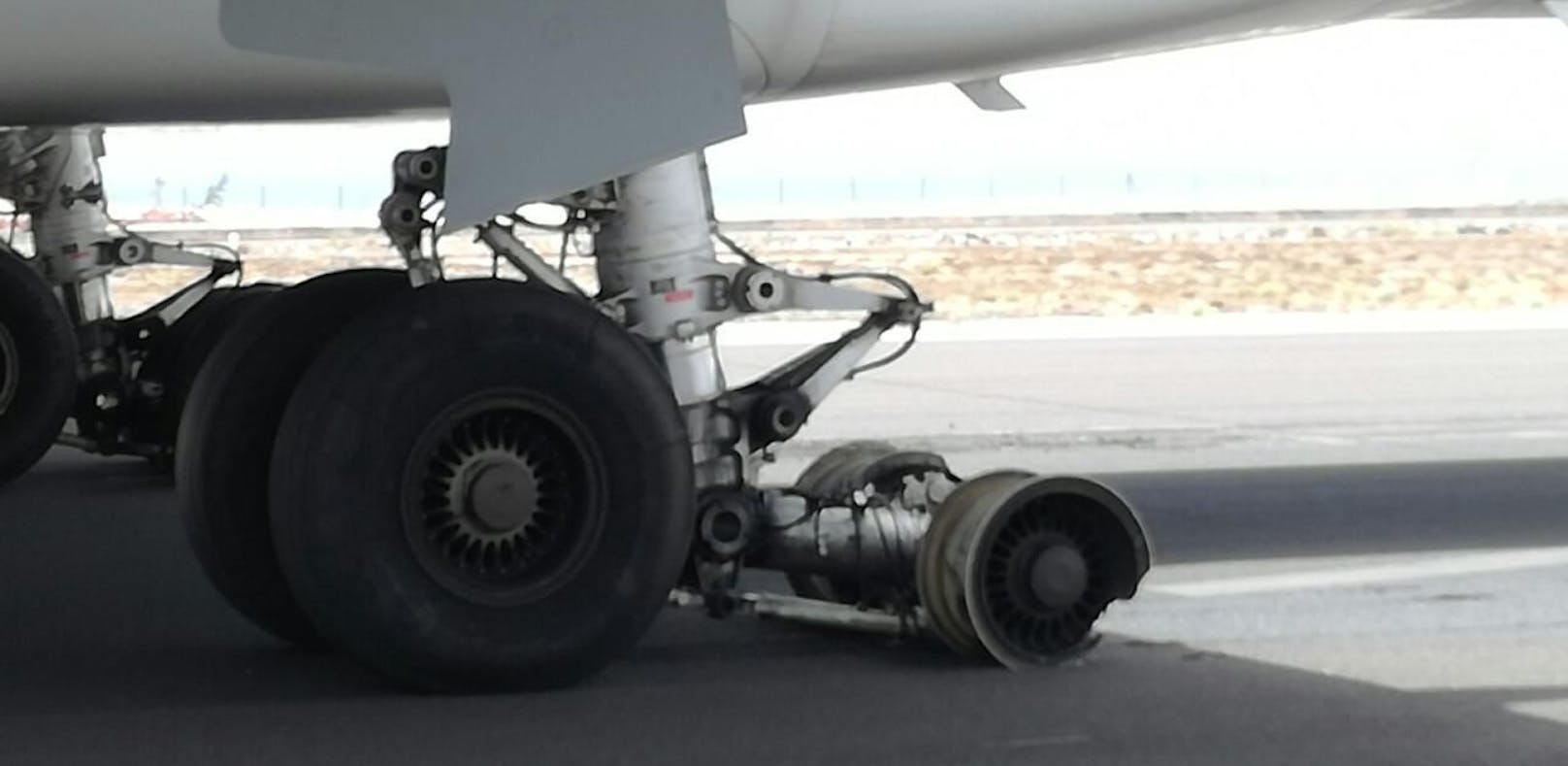 Flugzeug-Reifen explodierten bei Landung