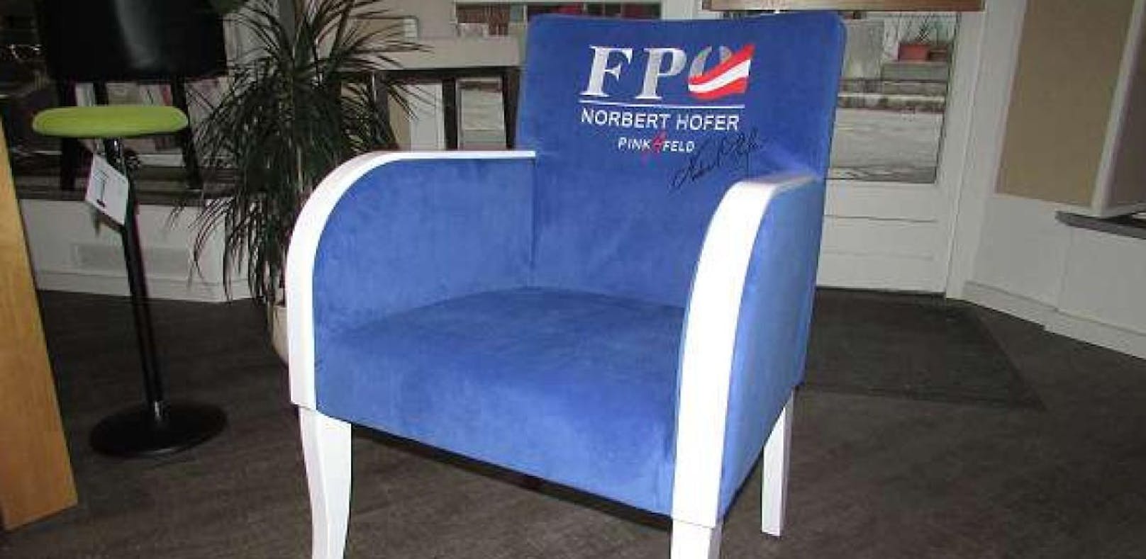 FPÖ-Sessel werden im Internet verkauft