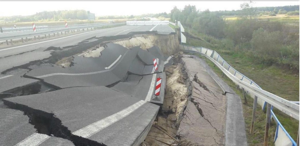 Auf der A20 beim Triebsee Richtung Lübeck brach eine Fahrbahn auseinander. 