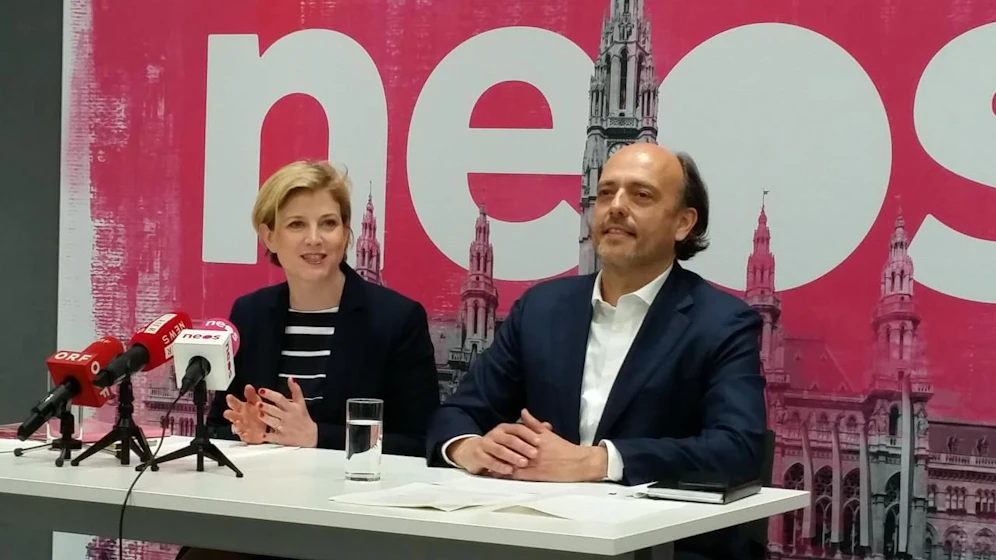Mit einem eigenen Antrag auf Einsetzung einer erweiterten Untersuchungskommission wollen die Klubobfrau der Wiener Neos Beate Meinl-Reisinger und Gesundheitssprecher Stefan Gara den Skandal rund ums Wiener Krankenhaus Nord aufklären. (c) Louis Kraft