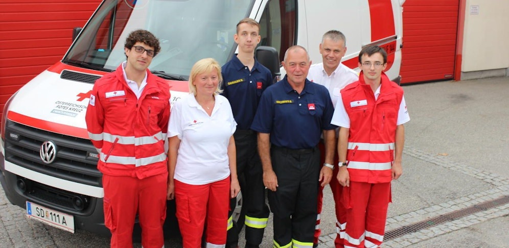 Kamerad Bernhard Kirchmayr (3.v.re.) rettete Nikolai Gahbauer (3.v.li.) aus Schärding das Leben.