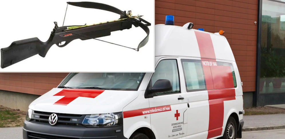 Nach Armbrust-Unfall wurde der 16-Jährige mit der Rettung ins Spital gebracht.