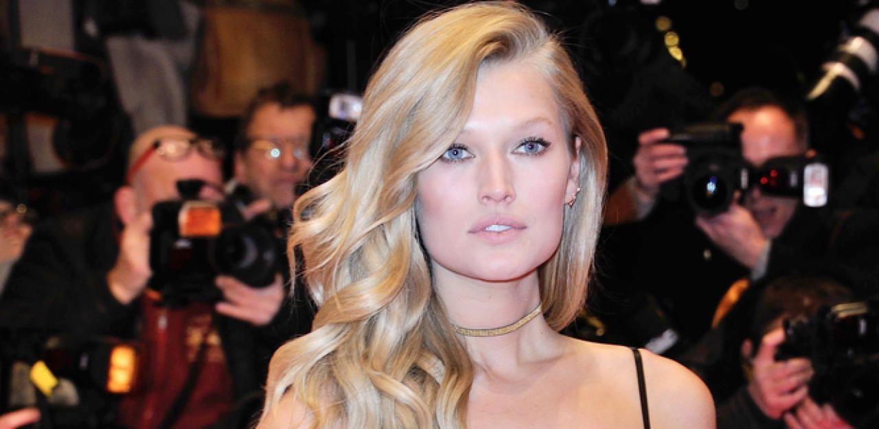 Heute.at - Toni Garrn: Zu groß für ihren Badeanzug