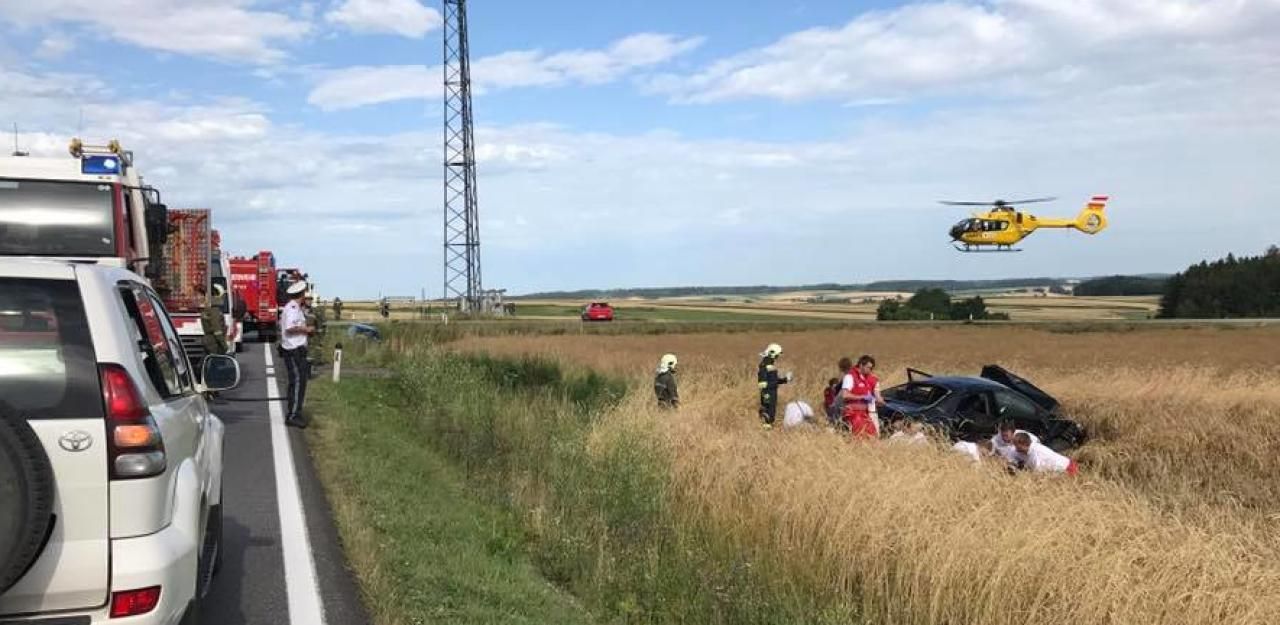 Heute.at - 15-Jähriger und Frau bei Unfall schwer verletzt