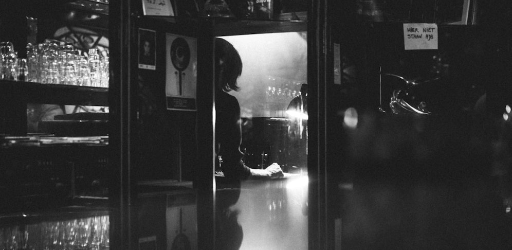 Der Frau soll in der Bar eine Substanz ins Getränk gemischt worden sein. (Symbolbild)