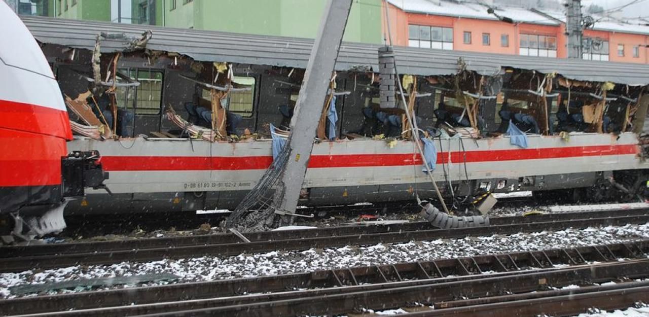 Heute.at - Schweres Zugunglück im Bezirk Leoben: Eine Tote