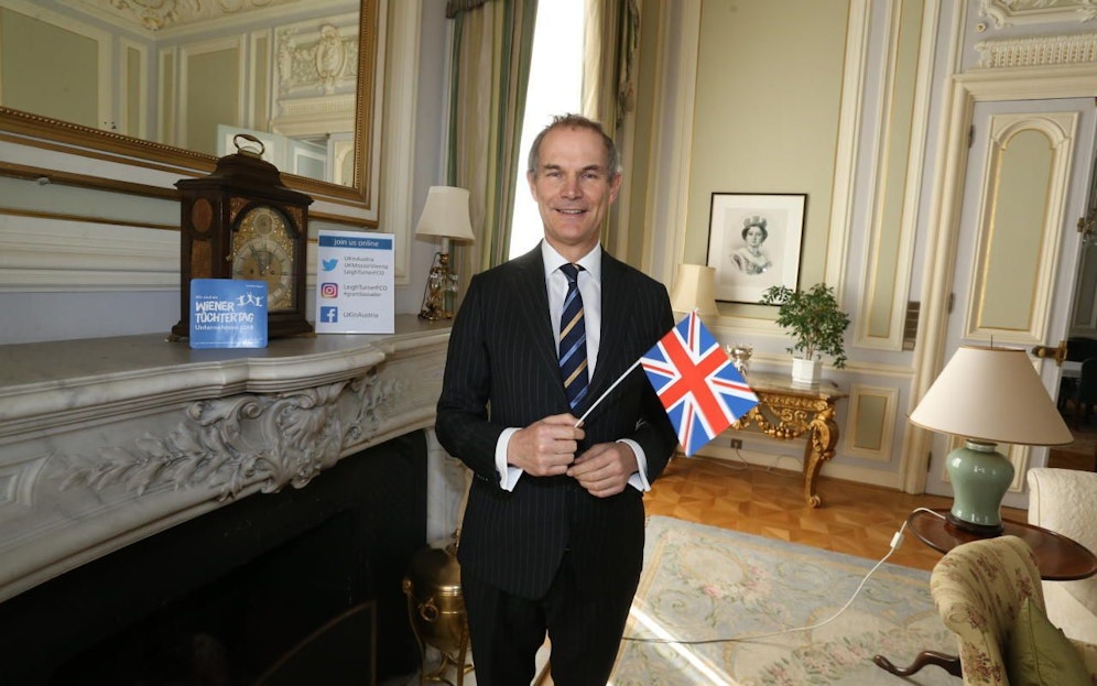 Am Töchtertag können drei Mädchen einen Tag lang den Britischen Botschafter in Wien, Leigh Turner begleiten und ihm dabei über die Schulter schauen.