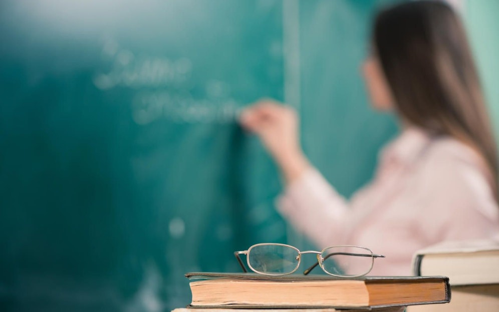 Schulschwänzen kann künftig richtig teuer werden.