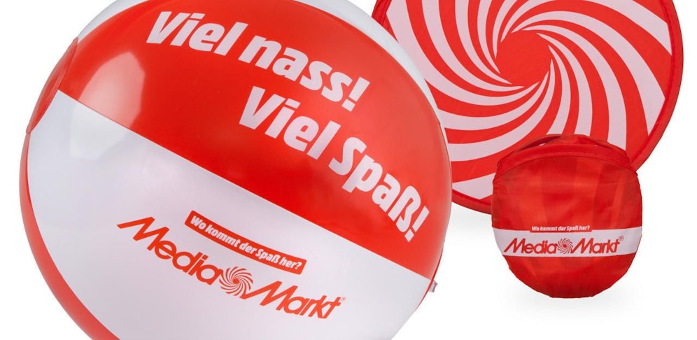 Alle Schüler können sich mit ihrem Schulzeugnis ein Geschenk abholen.