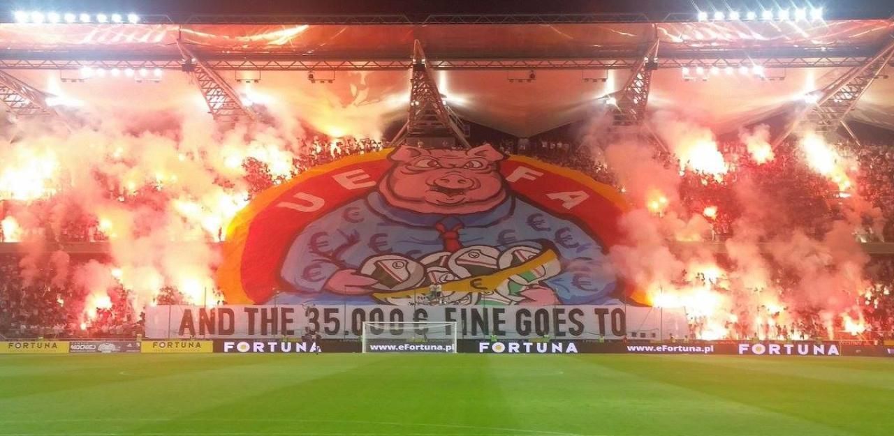 Heute.at - Legia-Fans verhöhnen die UEFA mit Pyro-Show