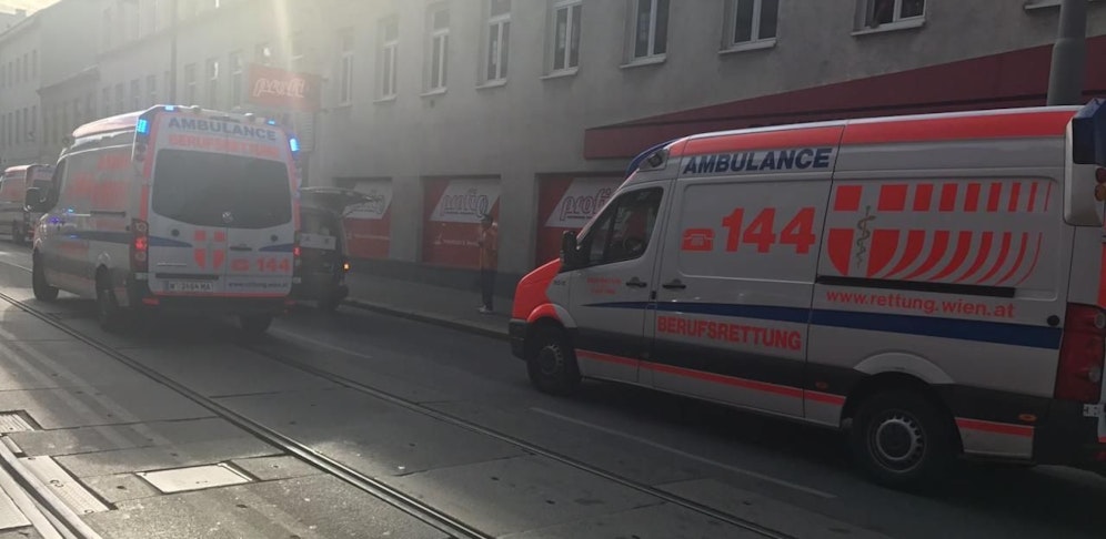 Die Frau wurde mit schweren Verletzungen in ein Spital gebracht.