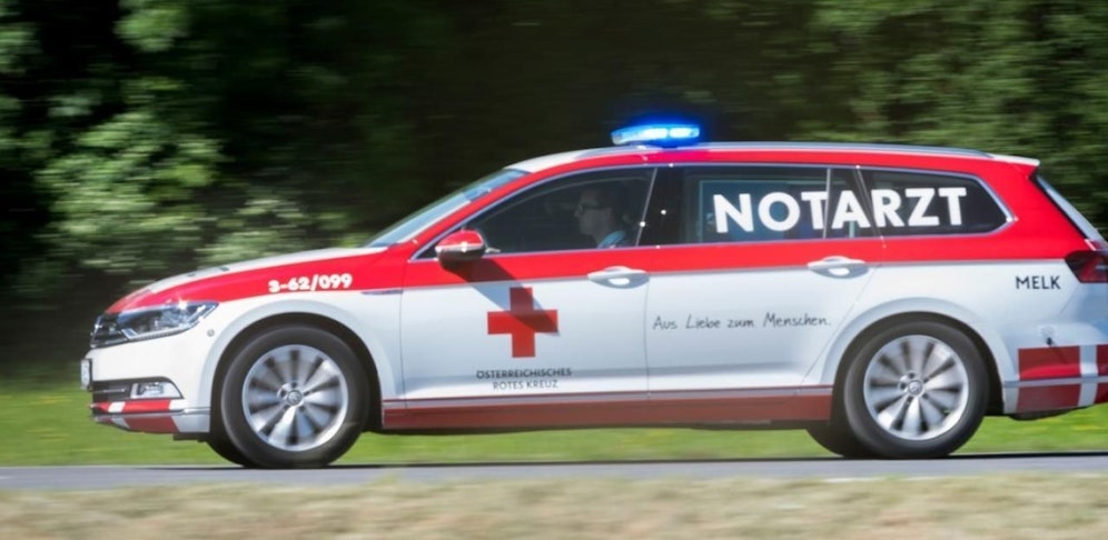 Ein Notarztwagen war sofort an der Unfallstelle, ein Helikopter kam dann dazu.