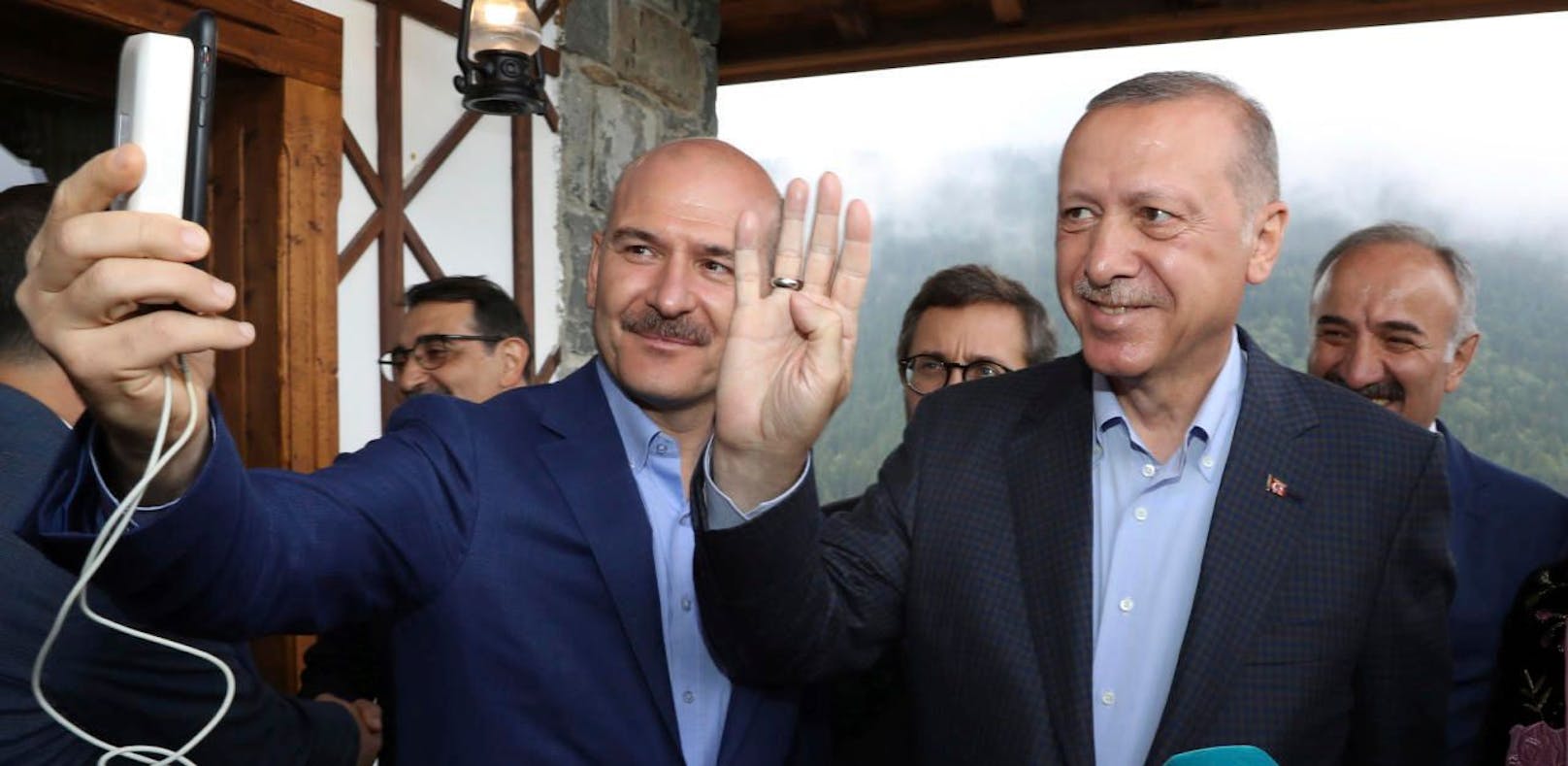Türkeis Innenminister Soylu (links) und Präsident Erdogan (rechts)