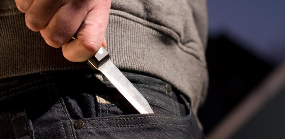 Die Jugendbande war mit Messern bewaffnet. Symbolfoto