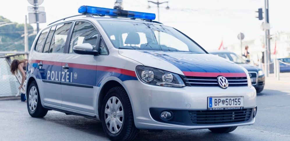 Bei einer Razzia nahm die Polizei zwei Drogen-Dealer fest, stellte Bargeld und Marihuana sicher (Symbolbild).